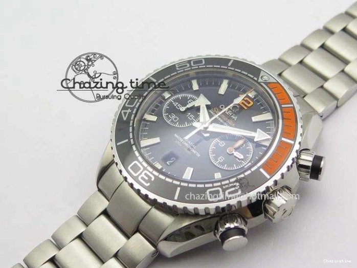 0715 UrbanChic Master Chronometer 45mm SS JHF Black Dial On SS Bracelet A 8248